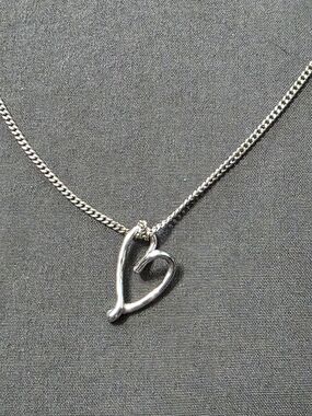 Estate - Silver Tone - Fine Heart Pendant Necklace - 285